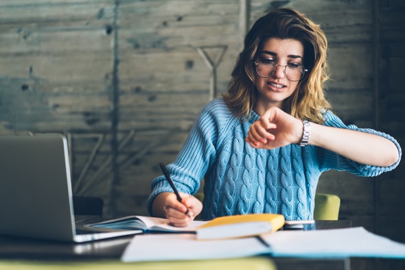 Estudar em uma faculdade a noite: Entenda como conciliar com o trabalho